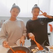 《超人回来了》李同国13岁大女儿近照曝光！逆天长腿+深邃五官！网友：像欧美模特儿！